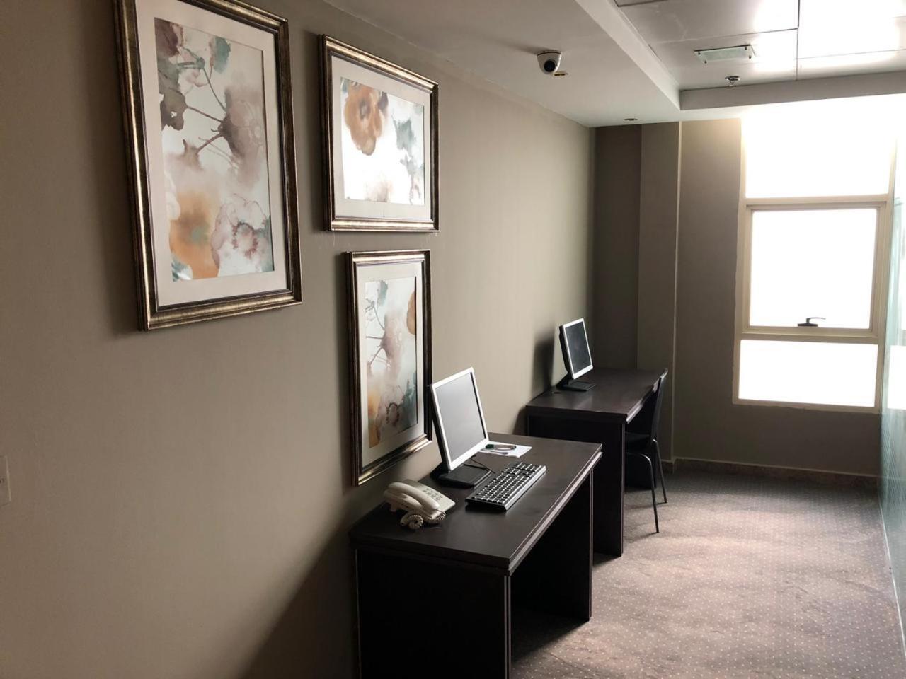 Buraq Hotel Дубай Екстериор снимка