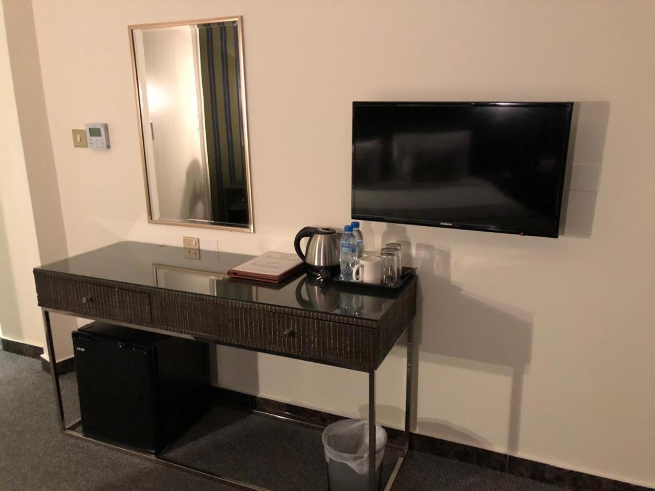 Buraq Hotel Дубай Екстериор снимка