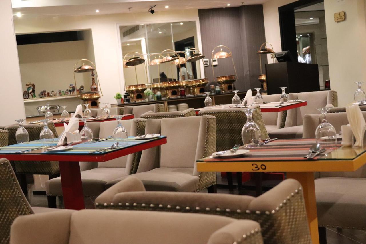 Buraq Hotel Дубай Екстериор снимка
