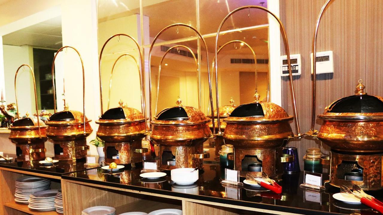 Buraq Hotel Дубай Екстериор снимка