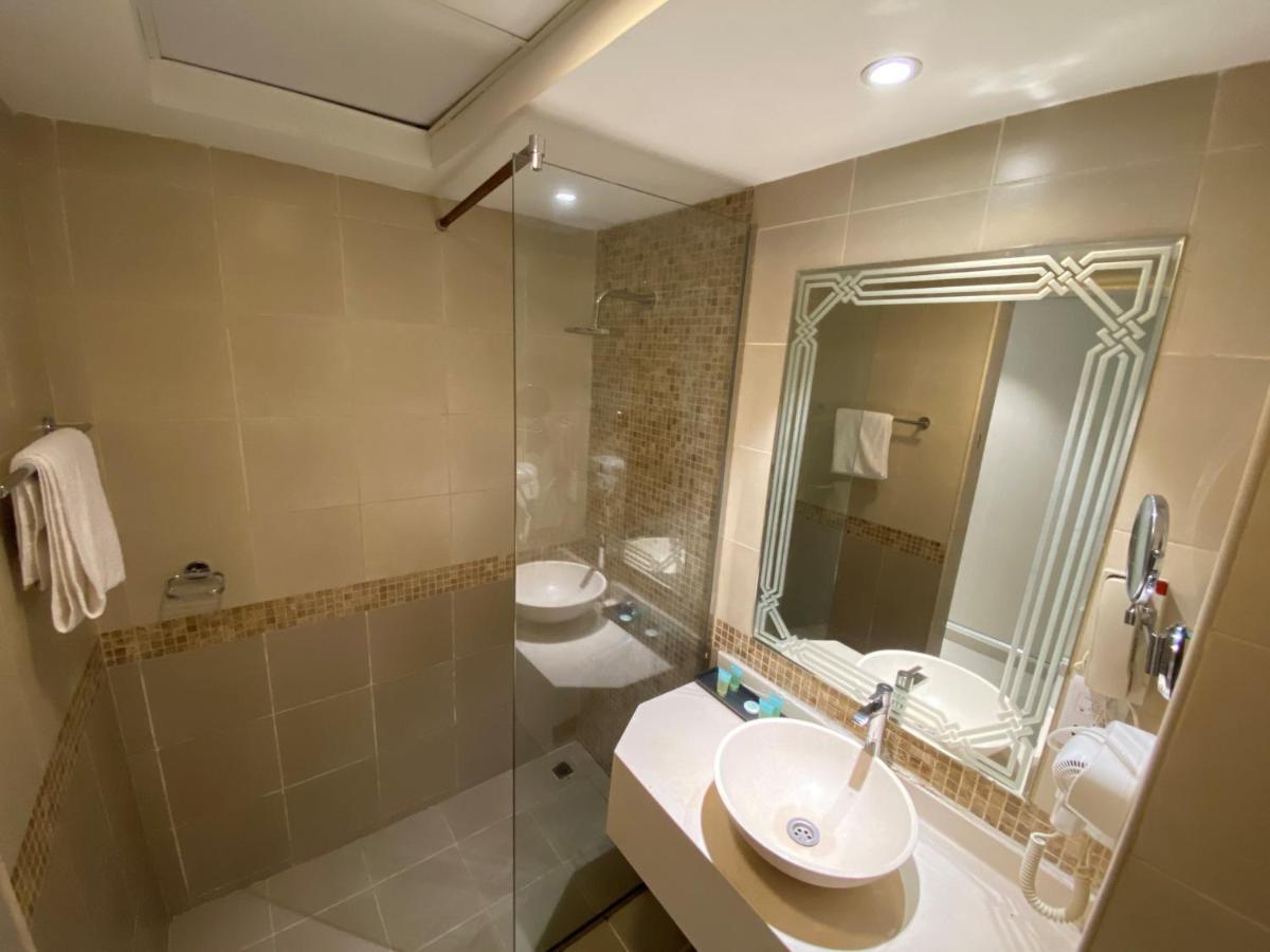 Buraq Hotel Дубай Екстериор снимка