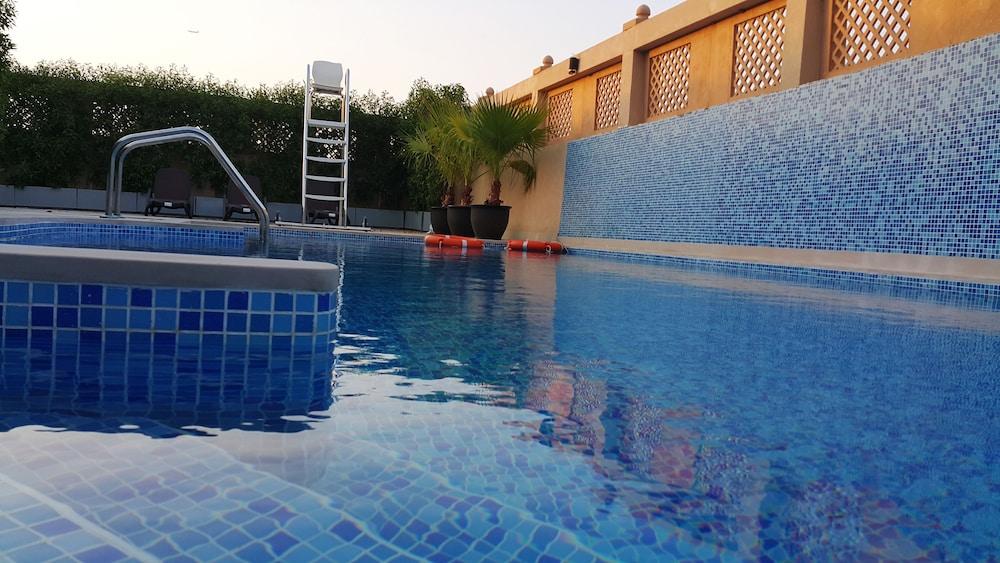 Buraq Hotel Дубай Екстериор снимка