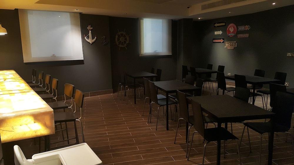 Buraq Hotel Дубай Екстериор снимка